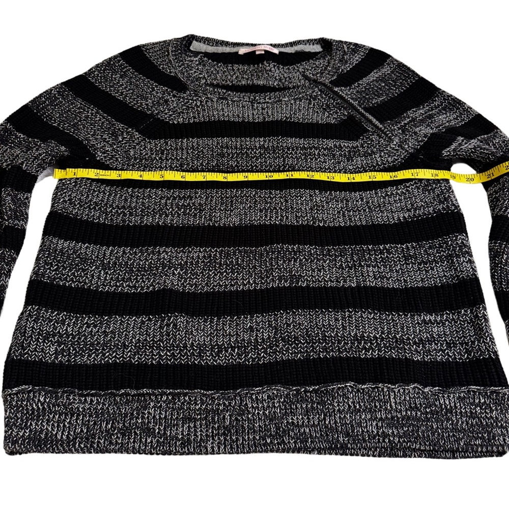 Victoria's Secret Black and Gray Striped Sweater Size Small Zipper Detail NWOT - Picture 8 of 11